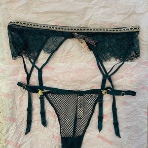 Victorias Secret VERY SEXY
Shine Chain Strap Lace Garter Belt / Panties Size M/L